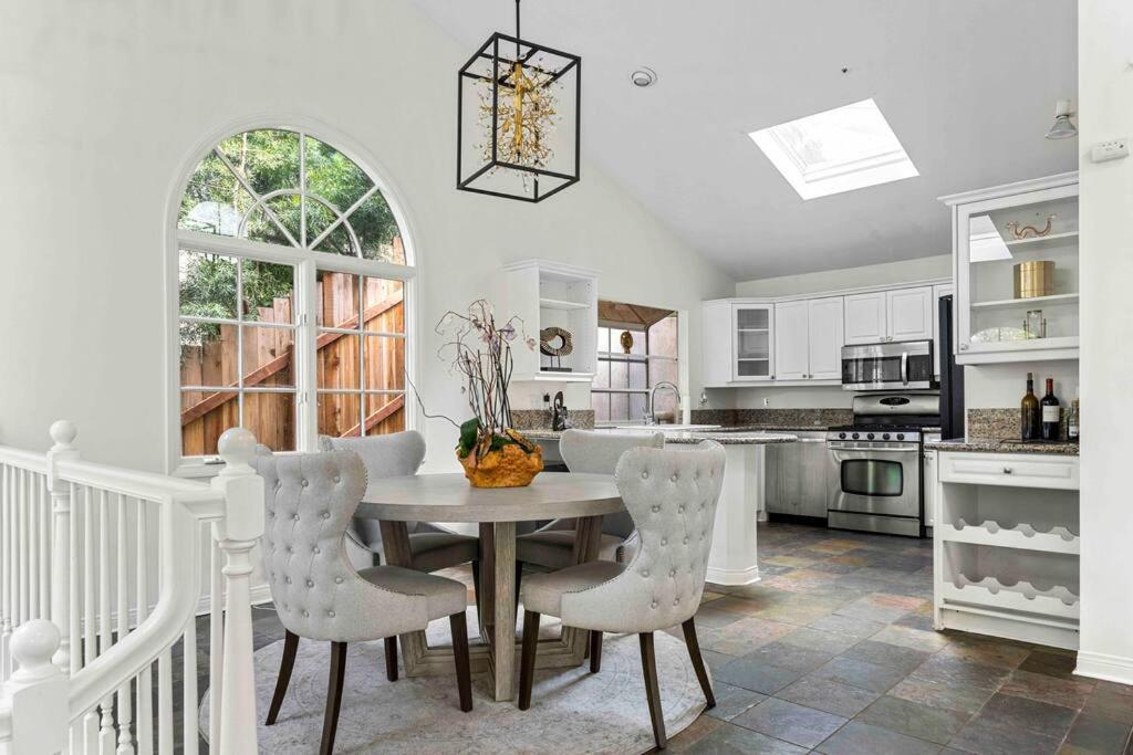 Stunning Mediterranean Mansion In Laurel Canyon Los Angeles Exterior foto