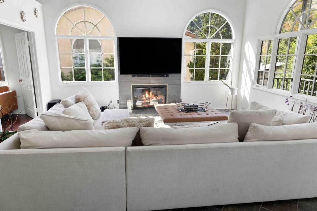 Stunning Mediterranean Mansion In Laurel Canyon Los Angeles Exterior foto
